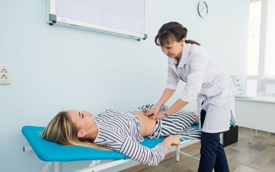Le remède naturel de la semaine : l&rsquo;ostéopathie pour soulager les règles douloureuses