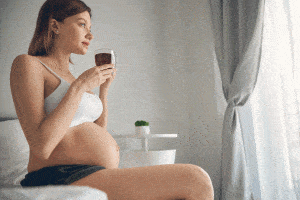 femme enceinte buvant infusion cannelle contre-indications