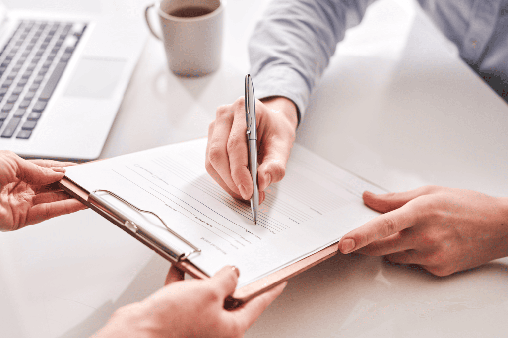 personne signant exclusions d'un contrat assurance complémentaire